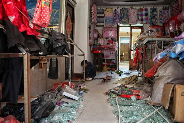 《兩小無猜》by鯨落的作品