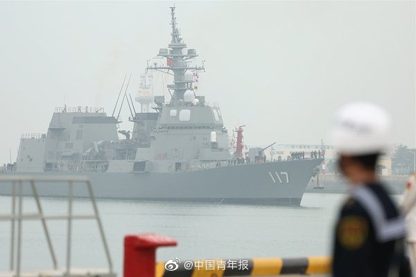 用毛筆掃花芾趣筆閣雙性木馬