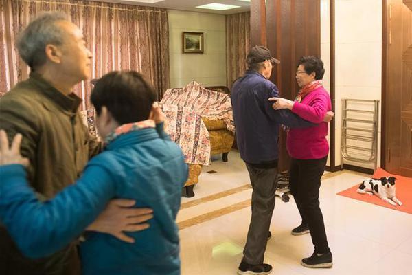 祖母媽媽孫子三代