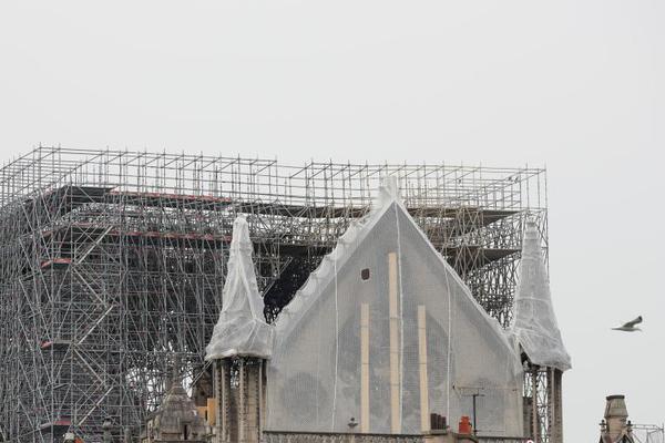 杯光燭影,觥籌交錯(cuò)