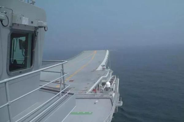 《 頑石 》 by reinhard