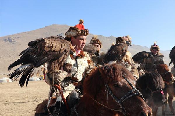 折枝春山by空留