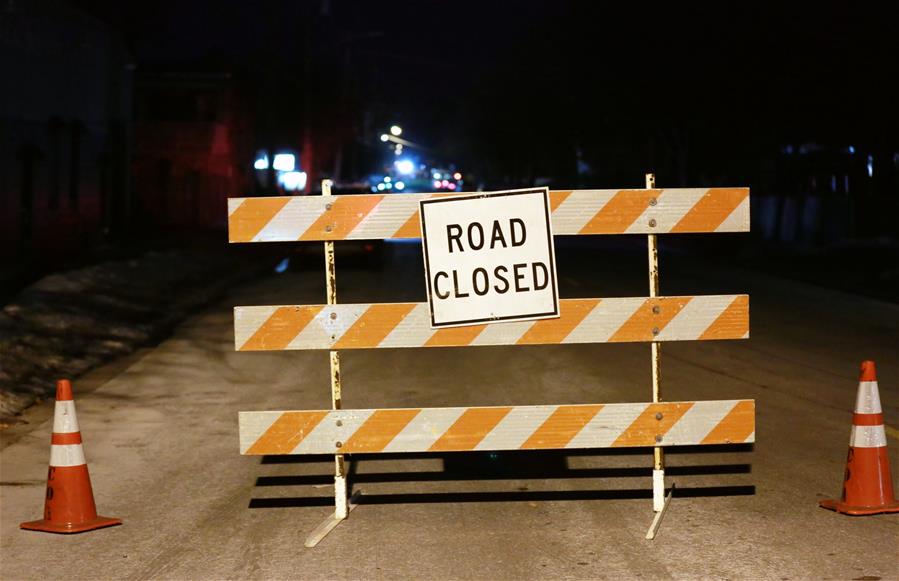 一家人互愛共樂日子雪山狼