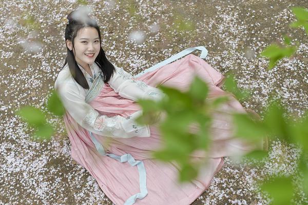 乖給哥看看by秦徹漫畫免費