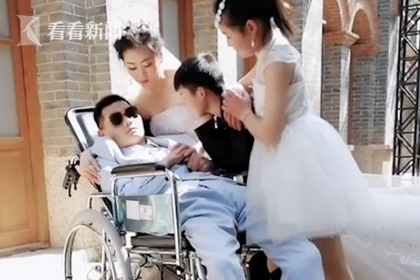 《狼犬》by花卷小說