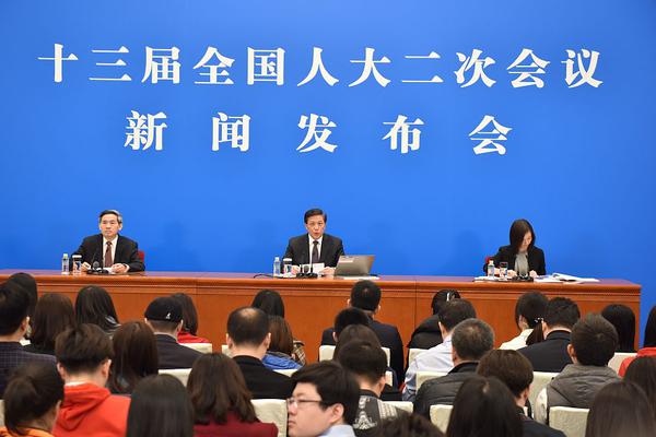 (1v1,攝影師)筆趣閣女主姓阮軟